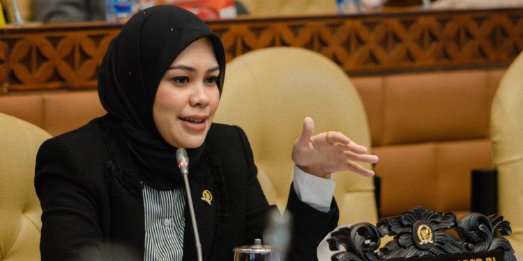 Melimpah ke Fasum dan Pemukiman Warga, Athari Minta PUPR RI Secepatnya Carikan Solusi Banjir Jalanan Pulau Punjung