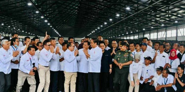 Dirut PT.Pindad Abraham Mose Terima Kunjungan Presiden Jokowi beserta Menteri BUMN dan Menhan