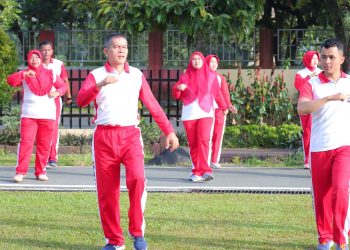 Personil Polres Payakumbuh Serta Ibu-Ibu Bhayangkari Laksanakan Senam Aerobic Bersama