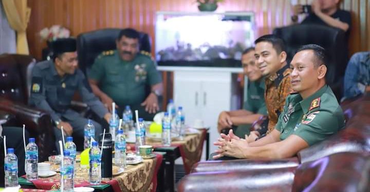 Wawako Solok Dr. H. Ramadhani Kirana Putra Hadiri Live KSAD Award di Makodim 0309