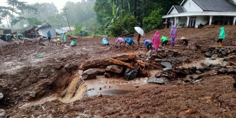Kawasan Danau Maninjau Diterjang Banjir Bandang dan Longsor, Athari Sampaikan Ucapan Duka dan Pastikan Infrastruktur yang Rusak Segera Diperbaiki