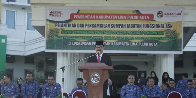 Bupati Limapuluh Kota Serahkan 598 Petikan SK PPPK Guru dan Ambil Sumpah 82 ASN Jabatan Fungsional