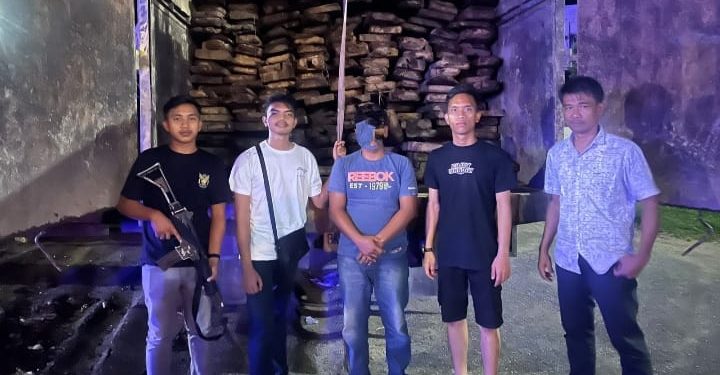 Truck Bermuatan Kayu Ilegal Diamankan Polres Sijunjung