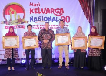 Kota Solok Berhasil Menerima Enam Penghargaan Sekaligus pada Puncak Hari Keluarga Nasional