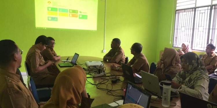 Dinas Lingkungan Hidup dan Diskominfo Kota Solok Selenggarakan Bimtek