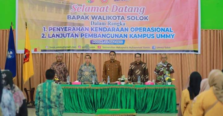 Tingkatkan SDM Dibidang Pendidikan, Pemko Solok Serahkan Bantuan Satu Unit Mobil Dinas untuk UMMY Solok