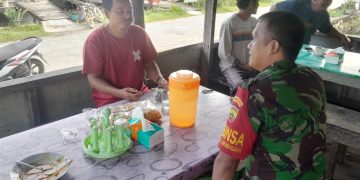 Melalui Komsos, Babinsa Koramil 01/Sikabaluan Memotivasi Warga, Petani, Pekebun dalam Meningkatkan Hasil Panen