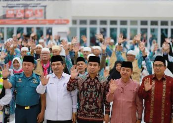 Wawako Dr. Ramadhani Sambut Langsung Kedatangan Jemaah Haji Kota Solok di Bandara Internasional Minangkabau