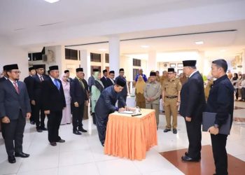 Wali Kota Solok Lantik dan Ambil Sumpah Jabatan Pimpinan Tinggi Pratama, Administrator dan Pengawas di Lingkup Pemko Solok