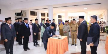 Wali Kota Solok Lantik dan Ambil Sumpah Jabatan Pimpinan Tinggi Pratama, Administrator dan Pengawas di Lingkup Pemko Solok