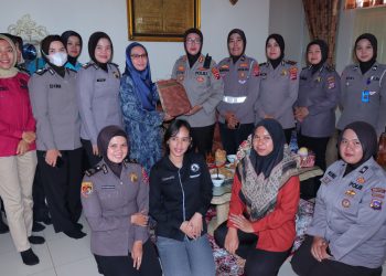 Jelang HUT Polwan ke-75, Kapolres Payakumbuh Anjangsana ke Sejumlah Purnawirawan Polwan