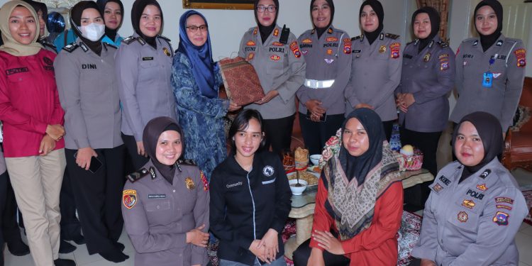 Jelang HUT Polwan ke-75, Kapolres Payakumbuh Anjangsana ke Sejumlah Purnawirawan Polwan