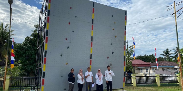 Usai Diperbaiki, Sarana Panjat Tebing di Kompleks GOR Alimin Sinapa Kota Solok Siap untuk Digunakan Kembali