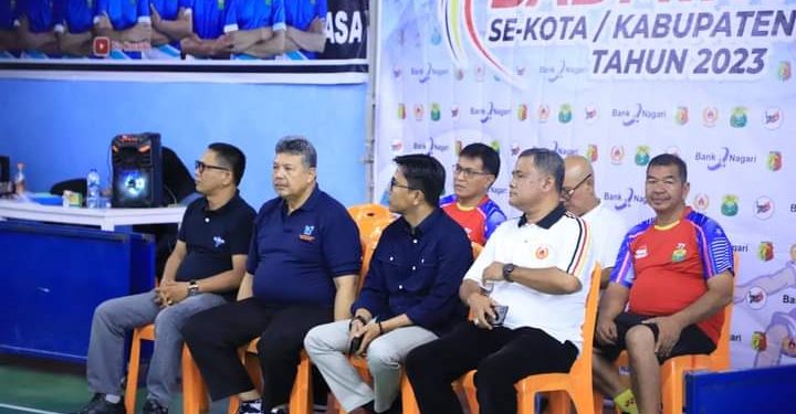 Meriahkan HUT RI Ke-78, Pemko Solok Gelar Turnamen Badminton