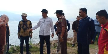 Bupati Solok Tinjau Lapangan Terapung Tempat Pelaksanaan Upacara HUT Kemerdekaan RI