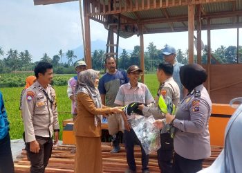 Luar Biasa, Aiptu Doni Sandra Bangun Poskamling dari Hasil Ngojek dan Uang Gaji
