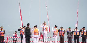 Luarbiasa, Pemkab Solok Laksanakan Upacara HUT RI Ke-78 Ditengah Danau Singkarak