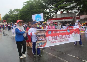 Ikut Serta Dalam Pawai Alegoris, Penampilan Drum Band SLB C Kota Payakumbuh Berhasil Memukau Ribuan Penonton