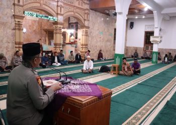 Polres Tanah Datar Laksanakan Jumat Subuh Kantibmas Di Masjid Lantai Batu