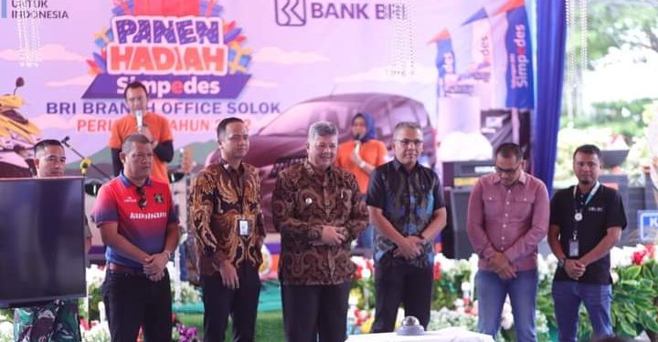 Wako Zul Elfian Hadiri Panen Hadiah Simpedes BRI Cabang Kota Solok