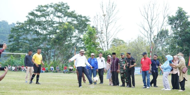 Bupati Solok Membuka Secara Resmi Turnamen Walinagari Cup I di Nagari Koto Gaek Guguak