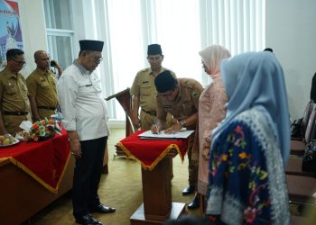 Bupati Solok Lantik dan Ambil Sumpah Pejabat Tinggi Pratama dan Pejabat Administrator di lingkup Pemkab Solok