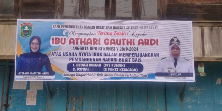 Bukti Kerja Nyata Athari Sangat Dirasakan, Wali Nagari dan Masyarakat Bukit Bais Ucapkan Terimakasih Lewat Spanduk