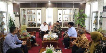 Bawaslu Kota Solok Audensi dengan Wako Zul Elfian Umar