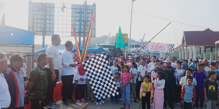 PJ Bupati Kepulauan Mentawai Hadiri Kegiatan Jalan Santai Dalam Rangka Harhubnas