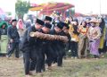 Hari Kedua Rang Solok Baralek Gadang, Wakil Wali Kota Solok, Dr. H. Ramadhani Kirana Putra Ikuti Permainan Anak Nagari