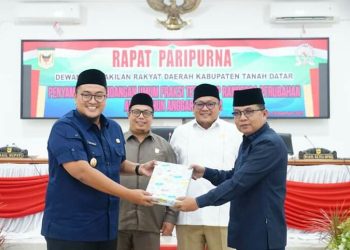 Fraksi PKS DPRD Tanah Datar Mempertanyakan Dana Rp 4 Milyar yang Diberikan oleh Pemda Ke Perusda Setahun Yang Lalu Kepada Bupati Dalam Sidang Paripurna