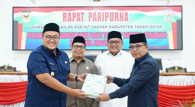 Fraksi PKS DPRD Tanah Datar Mempertanyakan Dana Rp 4 Milyar yang Diberikan oleh Pemda Ke Perusda Setahun Yang Lalu Kepada Bupati Dalam Sidang Paripurna