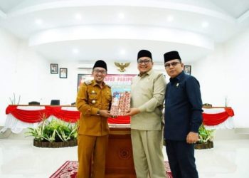 Bupati Eka Putra Menyampaikan 3 Nota Penjelasan Ranperda Ke DPRD Tanah Datar