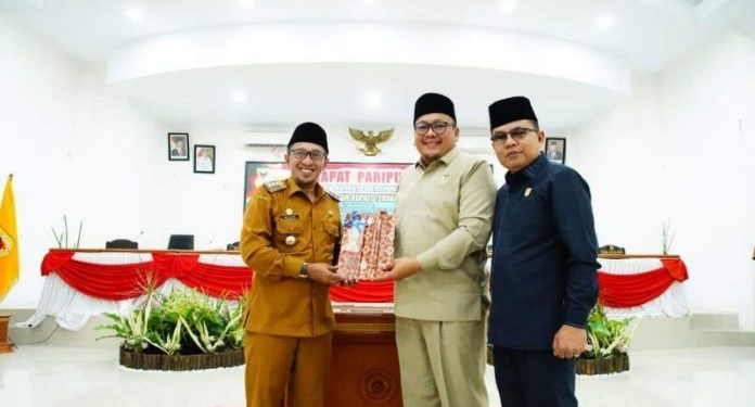 Bupati Eka Putra Menyampaikan 3 Nota Penjelasan Ranperda Ke DPRD Tanah Datar