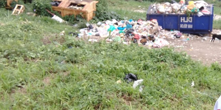 Sampah Tidak Terurus, Kadis DLH Kab. Solok Asnur, SH. MM Terkesan Salahkan Dinas Lainnya di Komplek Arosuka