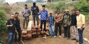 Masyarakat Nagari Talang Beserta KPA Guntala Gerebek Aksi Illegal Logging