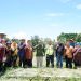 Panen Perdana Bawang Merah Milik Iptu Hidayanda Rizki, SH Dilakukan Oleh Bupati Tanah Datar