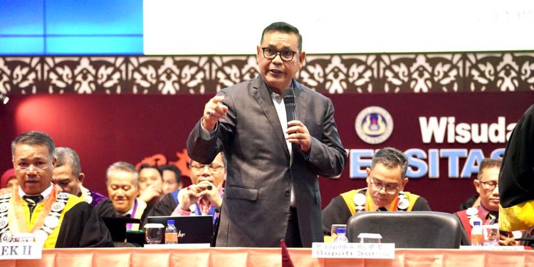 Bupati Solok Berikan Orasi Ilmiah Pada Wisuda Ke-132 Universitas Negeri Padang