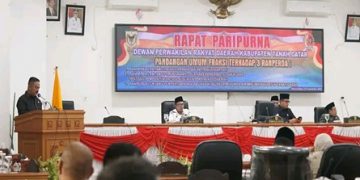 Delapan Fraksi DPRD Tanah Datar Berikan Pandangan Umum Terhadap 3 Ranperda Yang Diajukan Bupati