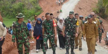 Bupati Solok Dampingi Tim Wasev Mabes TNI AD Tinjau Sasaran TMMD Ke-118 Kodim 0309/Solok