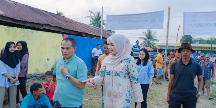 Senang Bersilaturahmi dengan Masyarakat Hingga Pelosok Daerah, Athari Temui Masyarakat Tanjung Bonai Aur Selatan