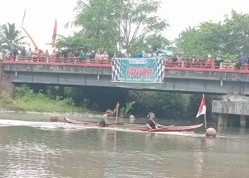Sebanyak 96 Peserta Ikut Berpartisipasi dalam Kegiatan Lomba Selaju Sampan Tradisional di Mentawai