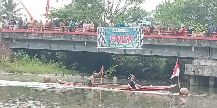 Sebanyak 96 Peserta Ikut Berpartisipasi dalam Kegiatan Lomba Selaju Sampan Tradisional di Mentawai