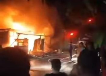 Kebakaran di Simpang Empat Tangah Jua, Damkar Bukitinggi Berhasil Melokalisir Api Agar Tidak Meluas ke Pemukiman Padat Penduduk