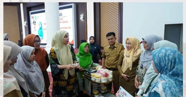 Pemko Bukittinggi Launching PMT Berbasis Pangan Blok Nasional dan Penyerahan Antropometri bagi Posyandu