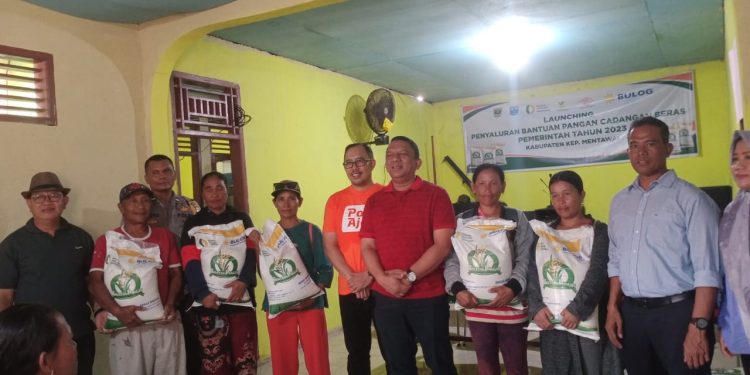 PJ Bupati Kab. Kepulauan Mentawai Hadiri Launching dan Penyaluran Bantuan Pangan Cadangan Beras Pemerintah Tahun 2023
