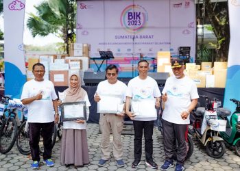 Pemkab Solok Raih Penghargaan Terbaik dalam Tim Percepatan Akses Keuangan Daerah (TPAKD)