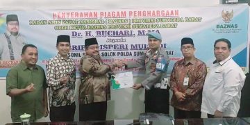 Dapat Penghargaan Dari BAZNAS Sumbar, Anggota Polres Solok Bripka Isperi Jadi Bukti Dedikasi Polri di Tengah Masyarakat