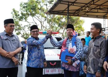 Masyarakat Nagari Talang Tangah, Kecamatan Sungai Tarab Menerima Satu Unit Ambulance Dari Bupati Eka Putra