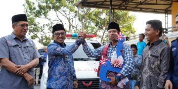 Masyarakat Nagari Talang Tangah, Kecamatan Sungai Tarab Menerima Satu Unit Ambulance Dari Bupati Eka Putra